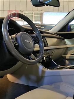 جاكوار XF